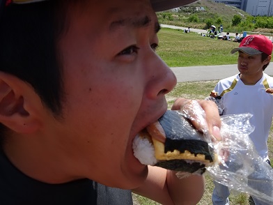 腹が減っては戦はできぬ