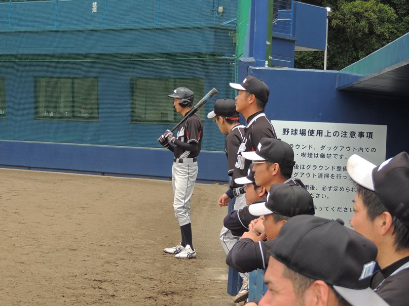 ベンチ。